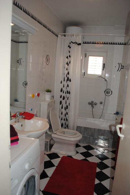 Apartment Optimist Makarska Phòng bức ảnh