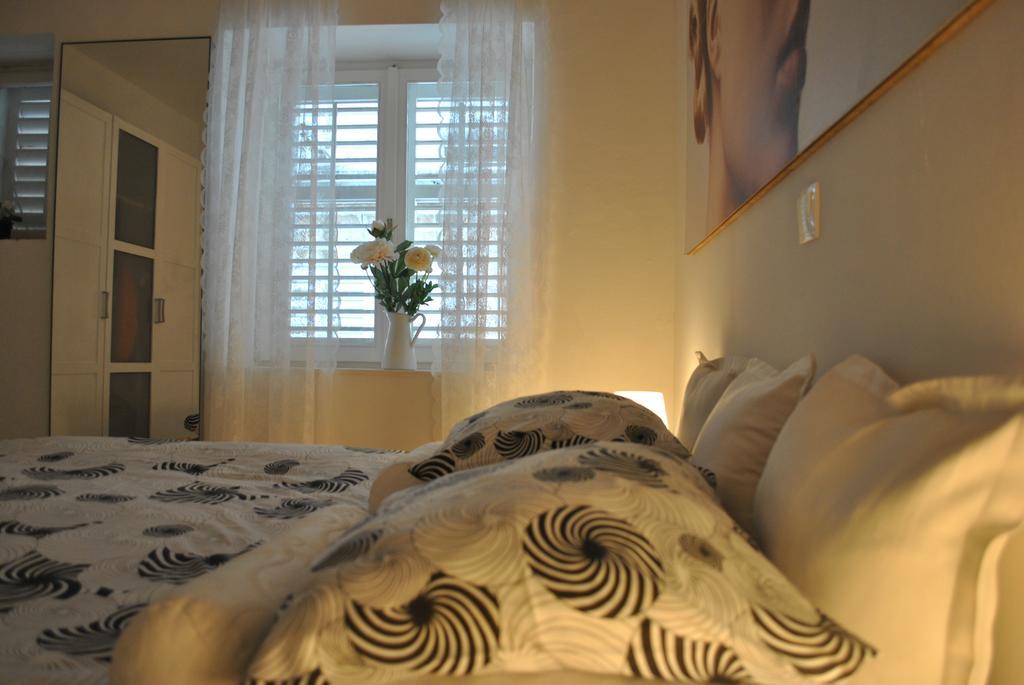 Apartment Optimist Makarska Phòng bức ảnh