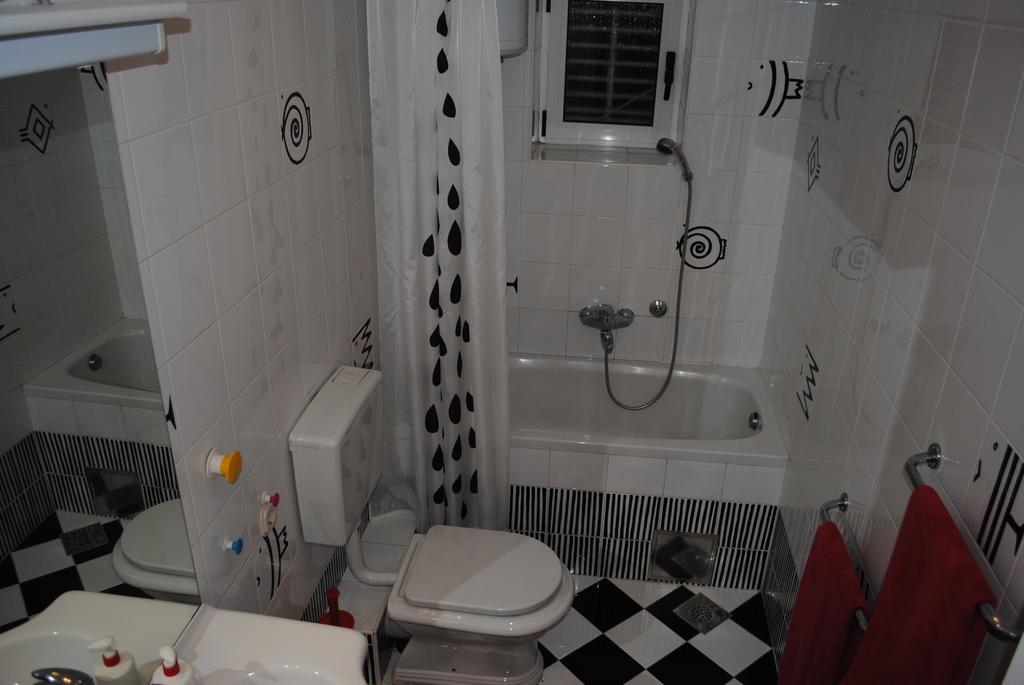 Apartment Optimist Makarska Phòng bức ảnh